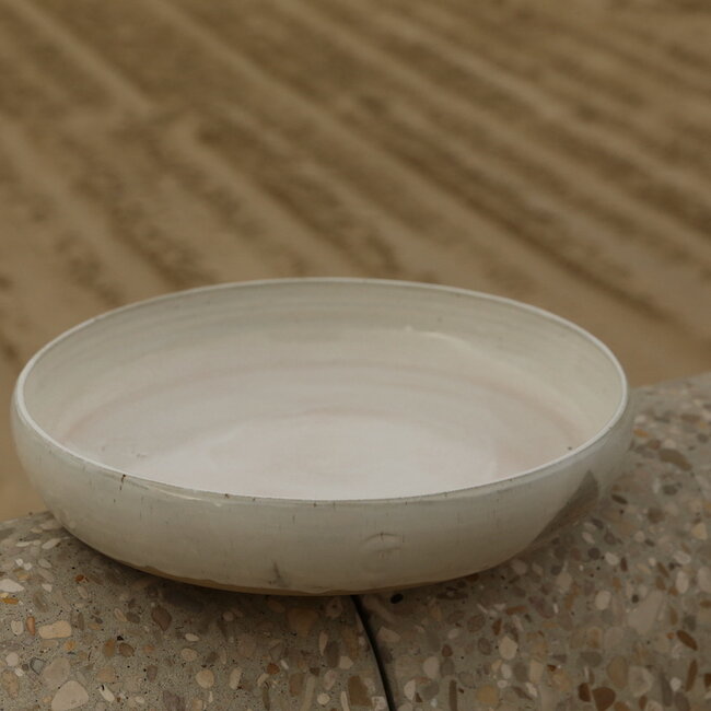 Unieke, exclusieve handgemaakte grote  schaal met de draaischijf  handgedraaid "White Dunes"