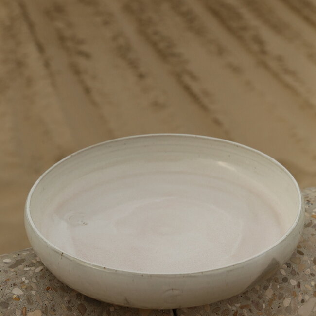 Unieke, exclusieve handgemaakte grote  schaal met de draaischijf  handgedraaid "White Dunes"