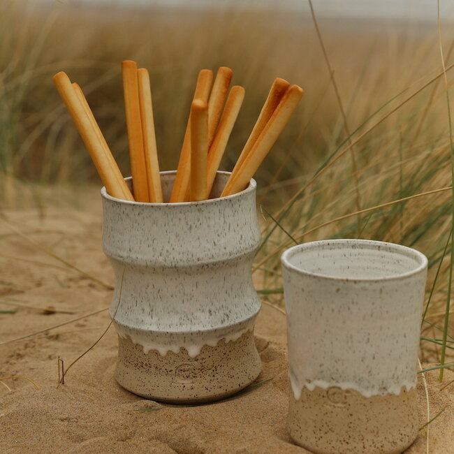 Keramische handgemaakte witte vaas, White Spots