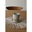 artisann Hedendaagse, handgemaakte keramische tas van het servies en de collectie “White Dunes"
