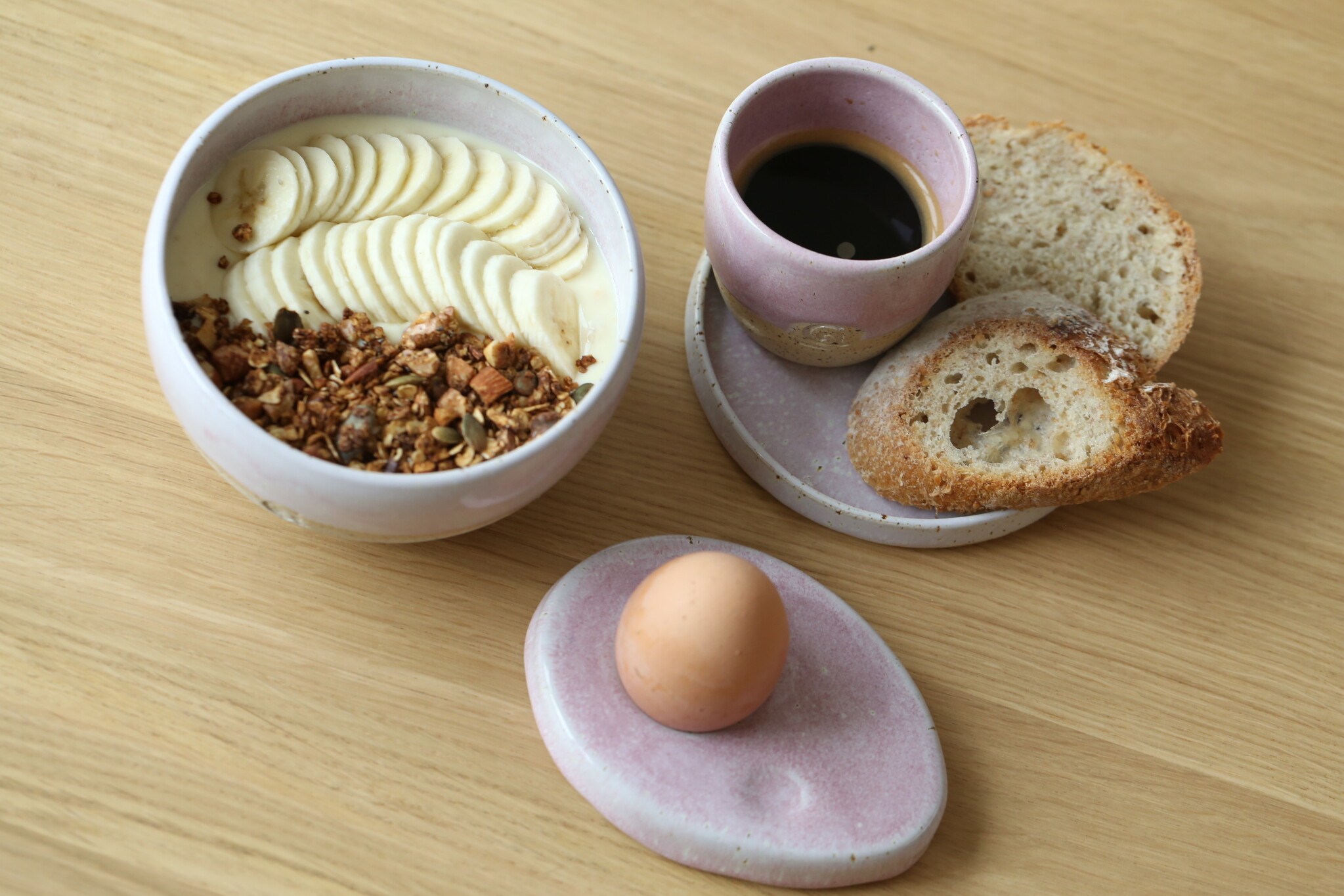 A ceramic tableware package composed with an eye for detail and size