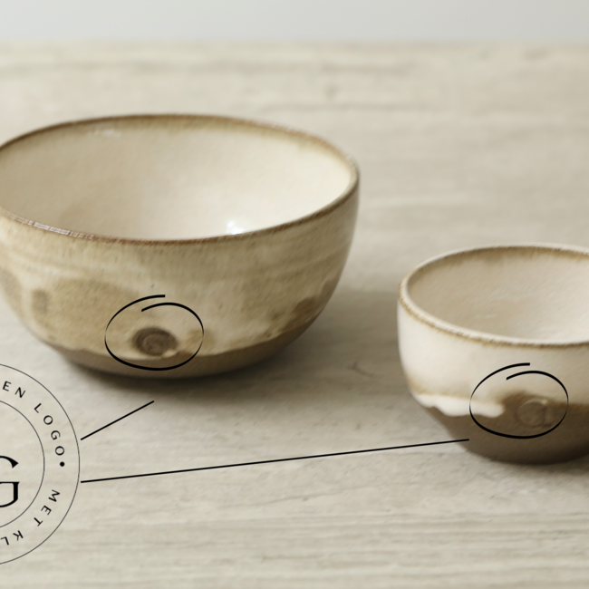 Een keramische kom personaliseren met een stempel van uw logo, naam, woord wordt op maat handgemaakt in ARTISANN stijl