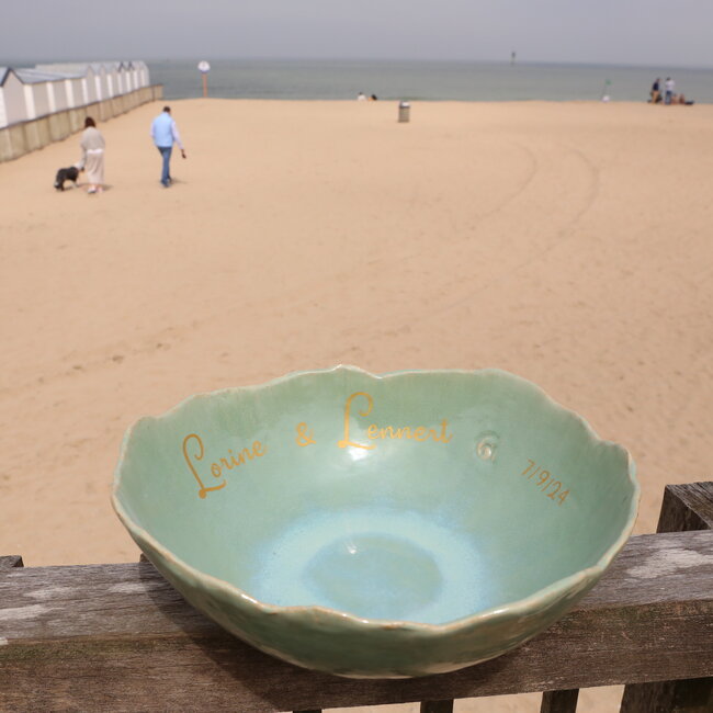 Handmade exclusive fruit bowl with names. Unique as a gift for a birthday, wedding or anniversary