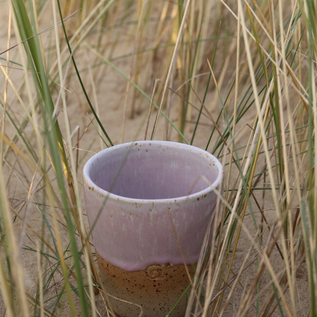 Tasse de thé ou d’eau  contemporain en céramique fait main du service et de la collection "Rose"