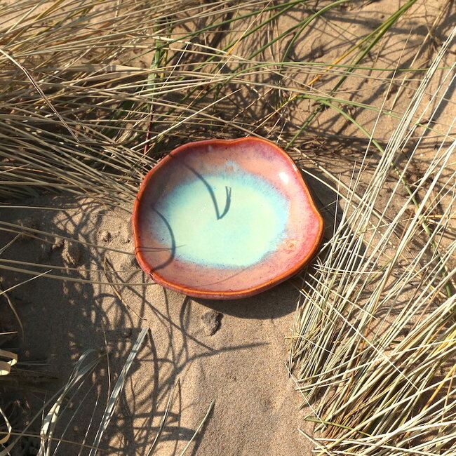 Scale "Sungreen" used for snacks, but also very nice as a saucer of a coffee cup or mug.