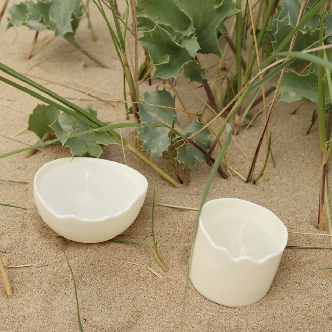 Handmade porcelain tea light holder at the rim with a beautiful elegant bord