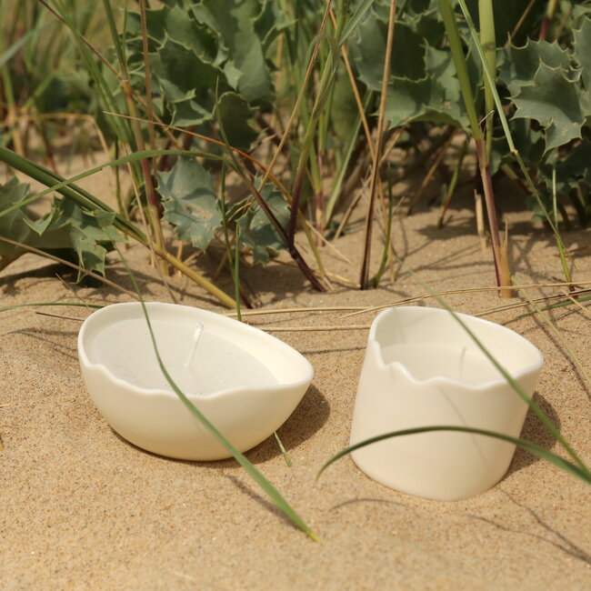 Handmade porcelain tea light holder at the rim with a beautiful elegant bord