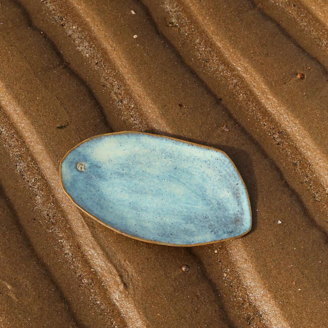 Handgemaakte borden geïnspireerd naar de mooie schelpen van onze Belgische kust "Inspired by the Sea"