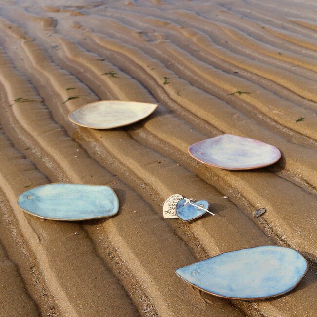Handmade plates inspired by the beautiful shells of our Belgian coast "Inspired by the Sea"