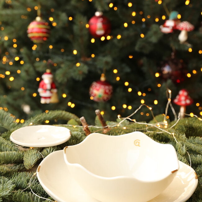 Assiette contemporaine en porcelaine "Knokkette" Touch of Gold