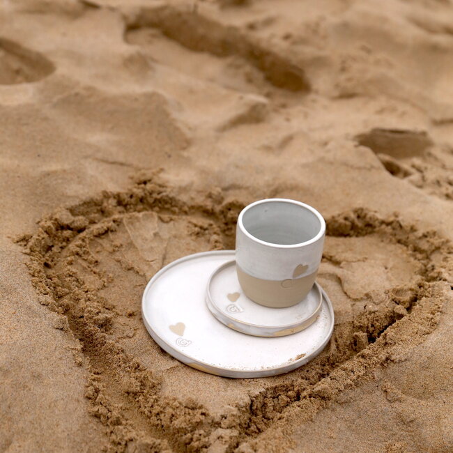 Achetez un ensemble blanc en céramique fait main avec un beau cœur