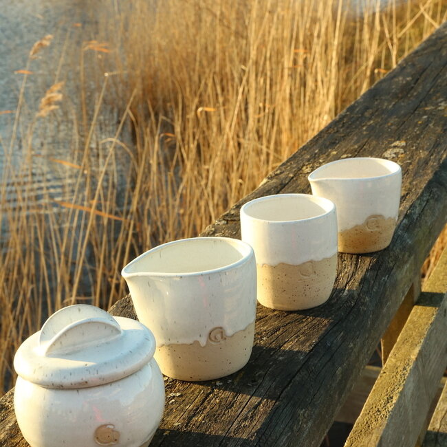 Keramische handgemaakt melkkannetje,   White Dunes