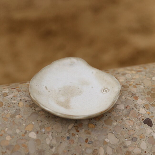 Scale "Italian White" used for snacks, but also very nice as a saucer of a coffee cup or mug.