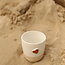 Tasse en céramique blanc fait main du service « White Heart » avec une coeur couleur sungreen