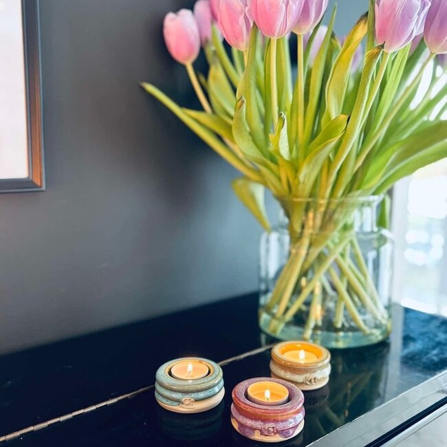 Photophore en céramique fait à la main sur le plateau tournant "Moutarde"