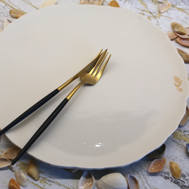 Assiette contemporaine en porcelaine "Feuillette"
