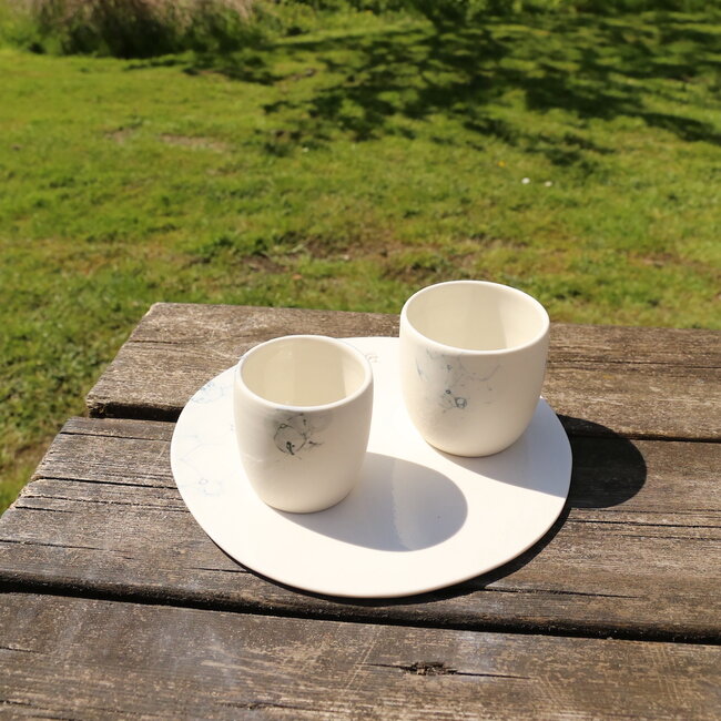 Tasse artisanale en porcelaine, Bulles