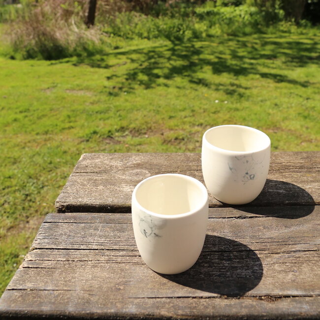 Tasse artisanale en porcelaine, Bulles