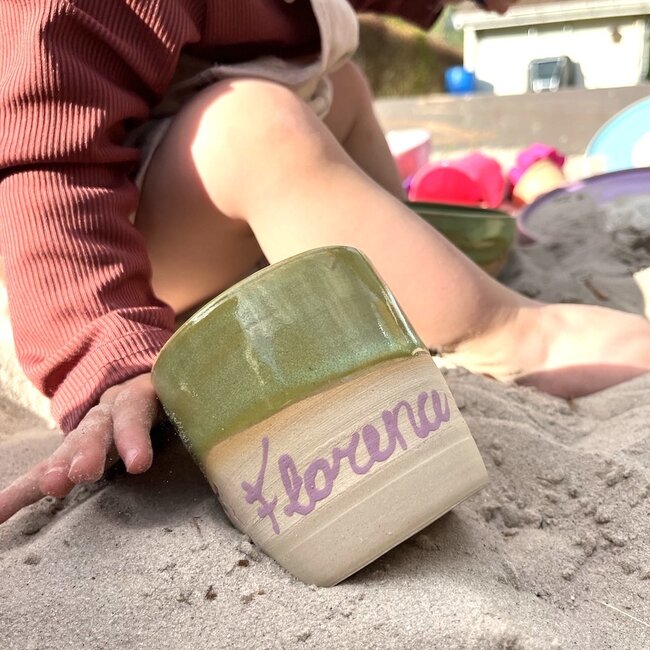 Handgemaakt keramisch tasje van ons kinderservies "Florence"