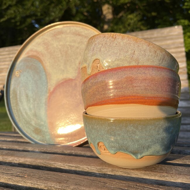 Assiette en céramique artisanale, Tricolor Sunrise