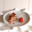 Assiette unique en porcelaine faite à la main et ornée d'un cœur subtil