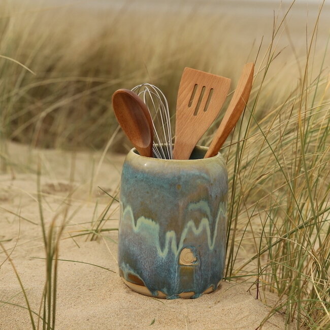 Beautiful contemporary, hand-turned ceramic vase "Mint"