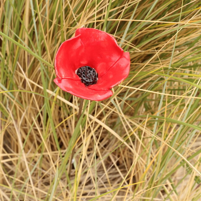 Three handmade poppy glazed red with a black heart. A valuable gift for mom, grandma or aunt.