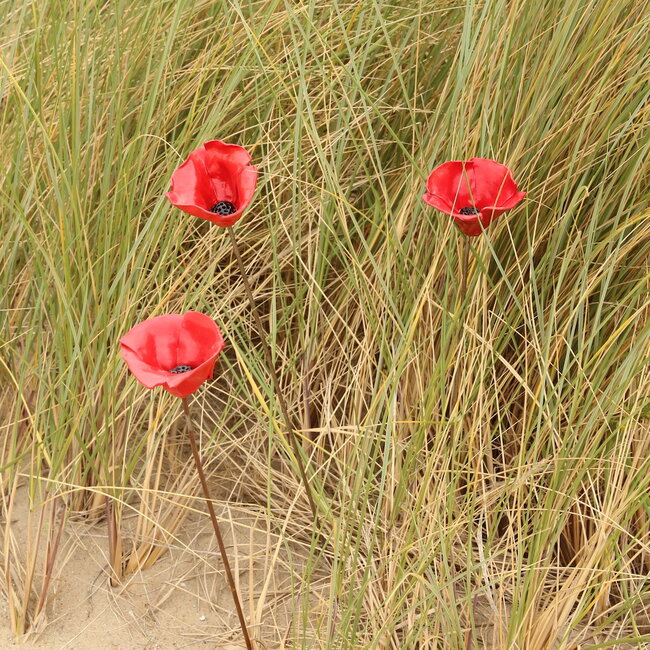 Trois coquelicot artisanal glacé en  rouge avec un coeur noir. Un cadeau précieux pour maman, grand-mère ou tante.