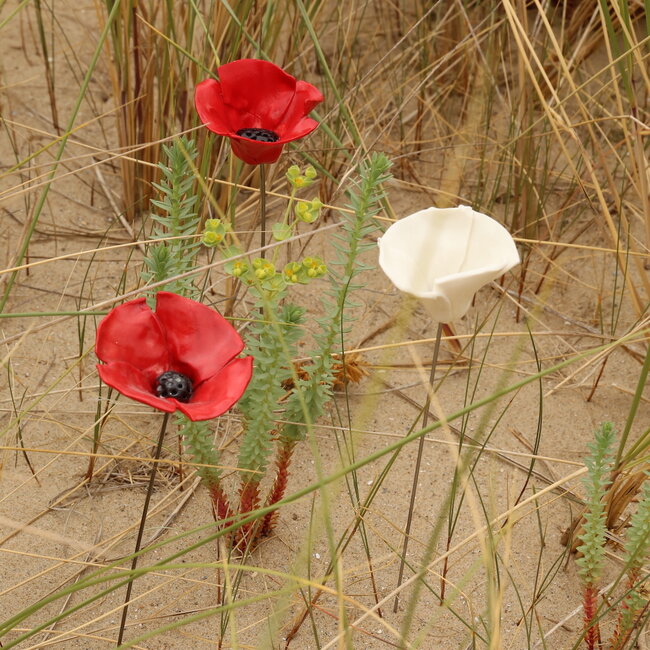Three handmade poppy glazed red and white with a black heart. A valuable gift for mom, grandma or aunt.