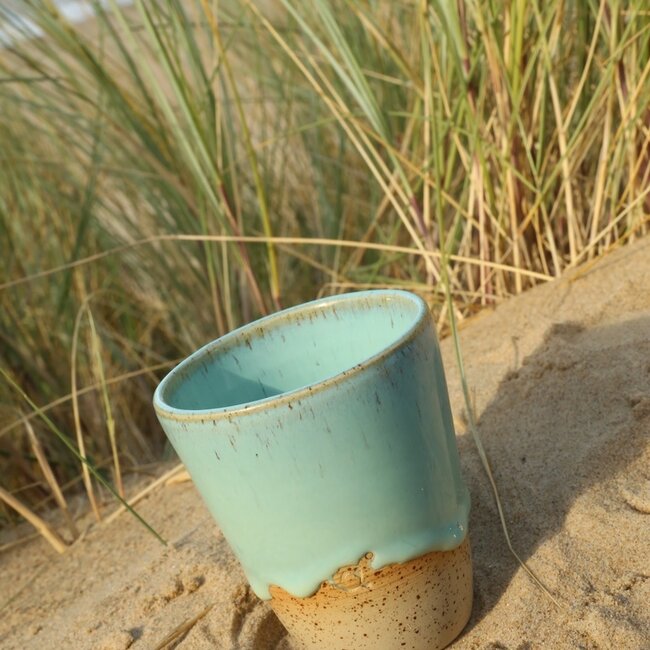 Tasse de thé ou d’eau  contemporain en céramique fait main du service et de la collection "Lagune"