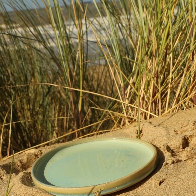 With the turntable handmade plate with naturelle clay and a beautiful green high firing glaze.