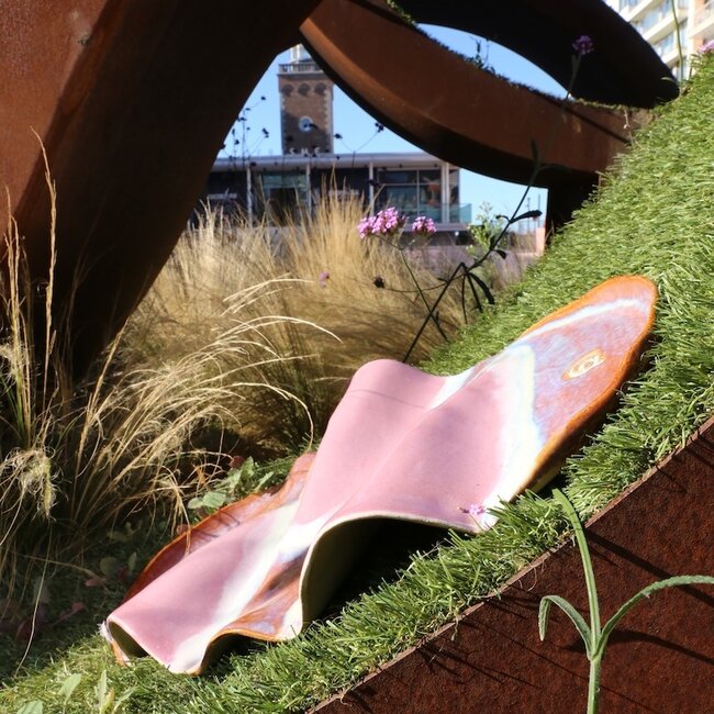 Plat de tapas Wave en céramique pour bouchées, plats à partager, apéritifs, sushis, charcuterie, fromages, …