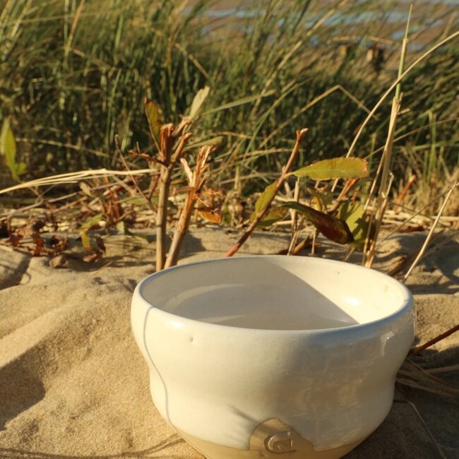 Handmade Matcha bowl (without spout) with a turntable to make your tea experience unique.