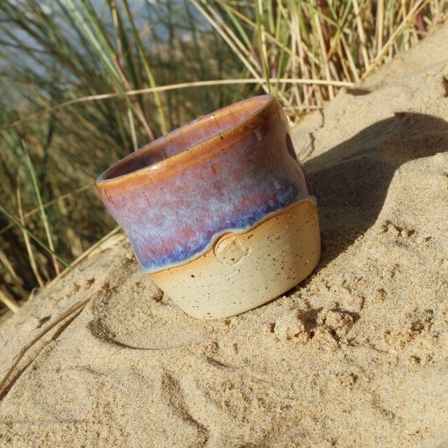 Tasse ondulée en céramique faite à la main « Léonore » pour notre service à café "Sunrise"