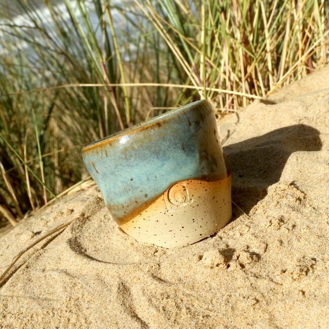 Tasse ondulée en céramique faite à la main « Léonore » pour notre service à café "Menthe"