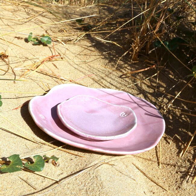 Scale "Pink" used for snacks, but also very nice as a saucer of a coffee cup or mug.