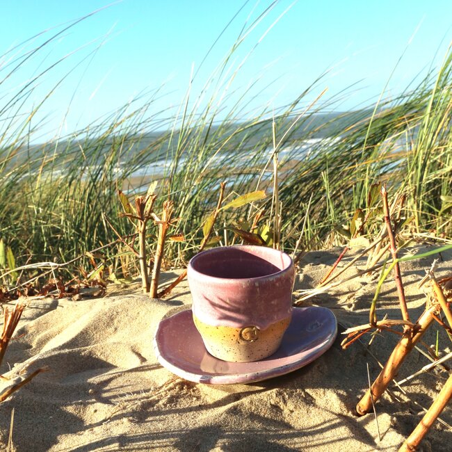 Tasse ondulée en céramique faite à la main « Léonore » pour notre service à café "Rose"