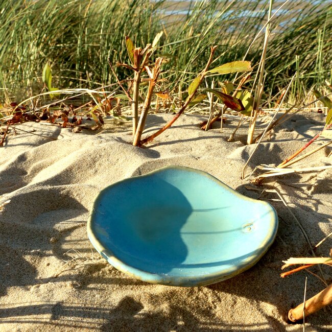 Plat creuse "Lagune" utilisés pour les collations, mais aussi très agréables comme soucoupe pour un sac à café ou une tasse.