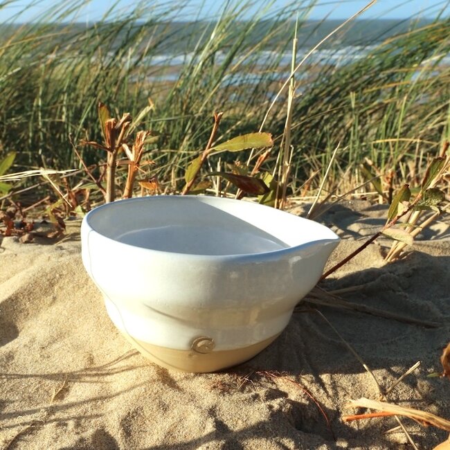 Handmade Matcha can, bowl with spout with a turntable to make your tea experience unique.