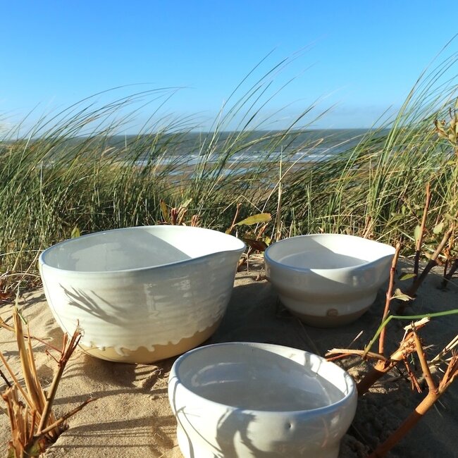 Handmade Matcha can, bowl with spout with a turntable to make your tea experience unique.