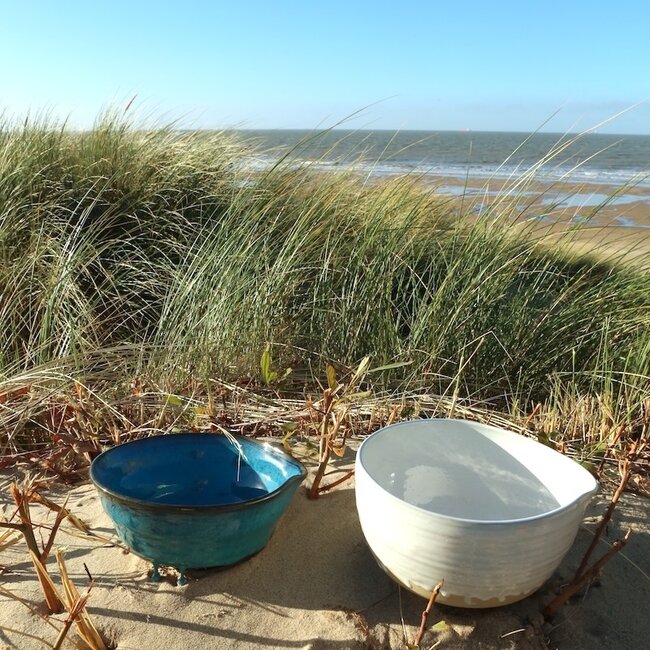 Ceramic handmade bowl with spout, White