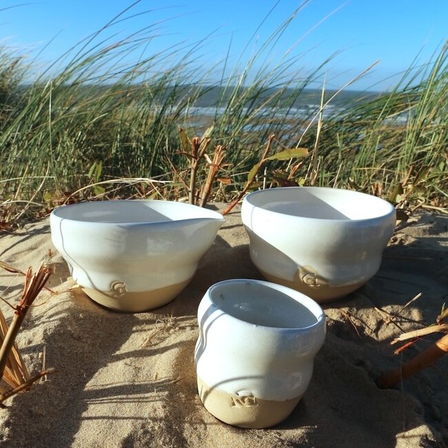 Handmade Matcha can, bowl with spout with a turntable to make your tea experience unique.
