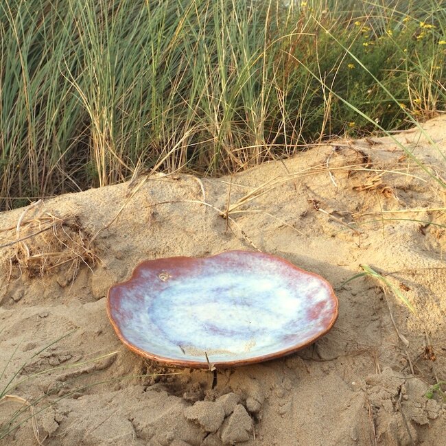 Handmade ceramic plate Amandine in shell shape and glazes sunrise of the "Chefs Artisann i-lign"