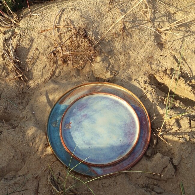 Assiette en céramique artisanale, Tricolor Sunrise