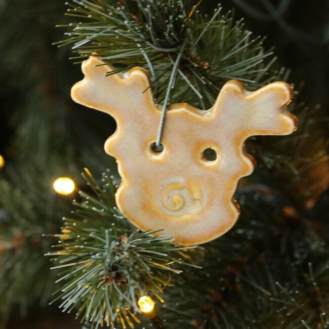 Cerf en porcelaine fait main, fini avec un émail brun