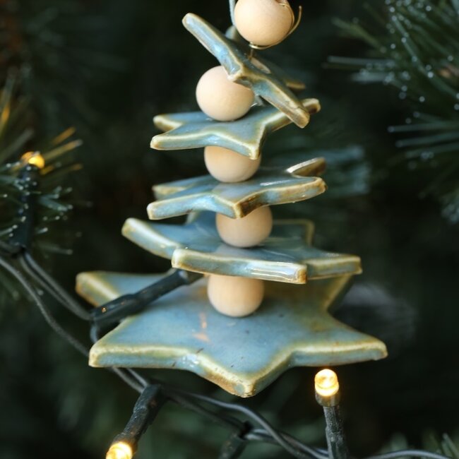 Sapin de Noël artisanal en porcelaine, décoré de perles en bois