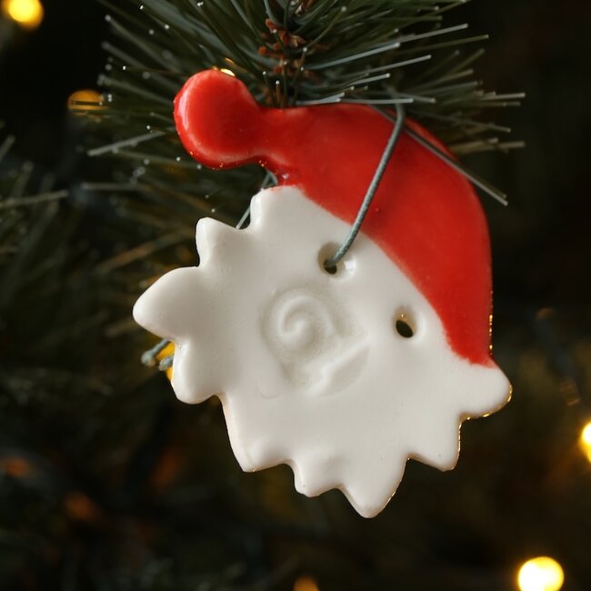 Père Noël en porcelaine fait main, recouvert d'un vernis rouge