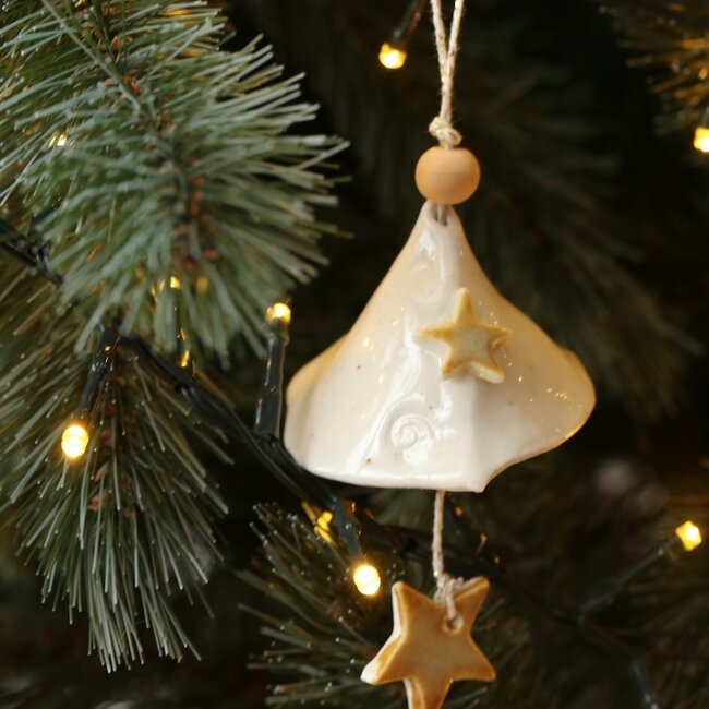 Handgemaakt Kerstklokje in porselein afgewerkt met een ster