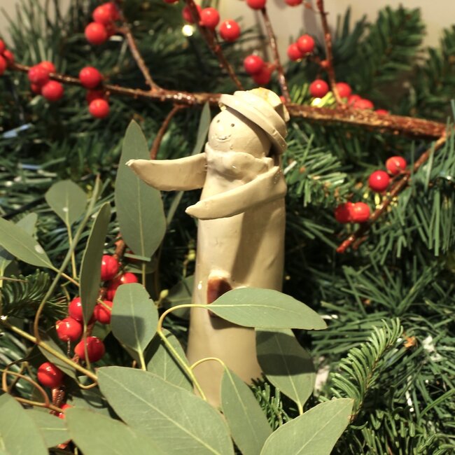 Eigentijdse artistiek kerstengeltje kopen bij de keramiekwinkel