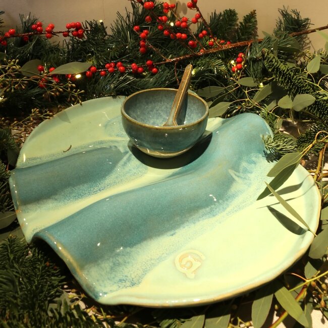 Plat de tapas Wave en céramique pour bouchées, plats à partager, apéritifs, sushis, charcuterie, fromages, …